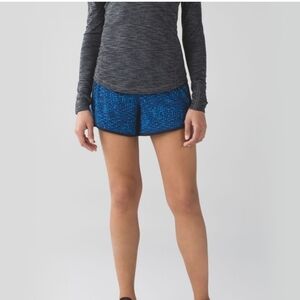 Lululemon Tracker Shorts III “4" In Samba Snake Kayak Blue Hero Size 6